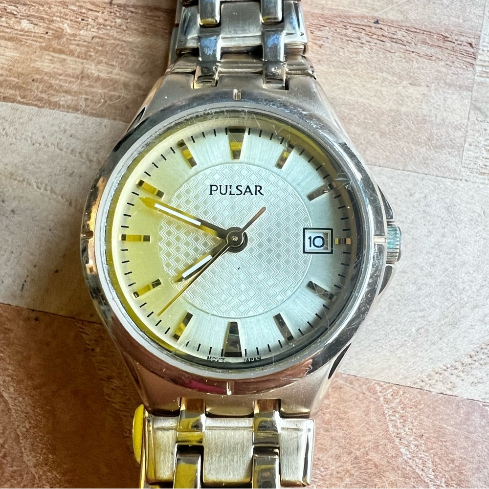 Pulsar ladies gold tone dress watch NEW BATTERY